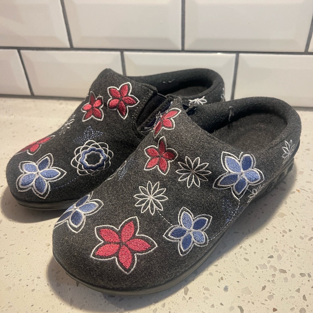 Women’s Therafit Angela wool clog slip-on shoes. Sz 38/ 7.5-8